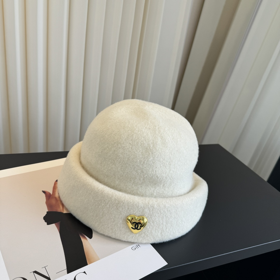 CHANEL Wool Heart CC Roll Brim Bucket Hat