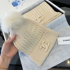Chanel香奈儿套装秋冬款70%羊毛,30%兔毛 高品质定制!这款必定是极简主义的最爱 干净,利索,时尚百搭,绝对不挑 Chanel香奈儿套装秋冬款70%羊毛,30%兔毛 高品质定制!这款必定是极简主义的最爱 干净,利索,时尚百搭,绝对不挑