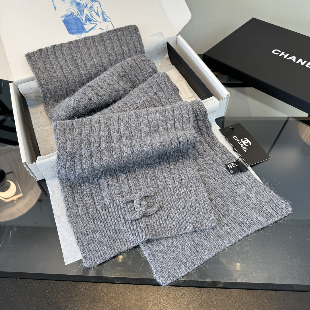 Chanel香奈儿套装秋冬款70%羊毛,30%兔毛 高品质定制!这款必定是极简主义的最爱 干净,利索,时尚百搭,绝对不挑 Chanel香奈儿套装秋冬款70%羊毛,30%兔毛 高品质定制!这款必定是极简主义的最爱 干净,利索,时尚百搭,绝对不挑
