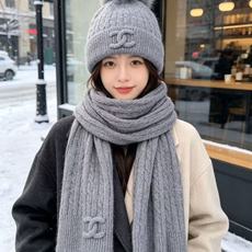 Chanel香奈儿套装秋冬款70%羊毛,30%兔毛 高品质定制!这款必定是极简主义的最爱 干净,利索,时尚百搭,绝对不挑 Chanel香奈儿套装秋冬款70%羊毛,30%兔毛 高品质定制!这款必定是极简主义的最爱 干净,利索,时尚百搭,绝对不挑
