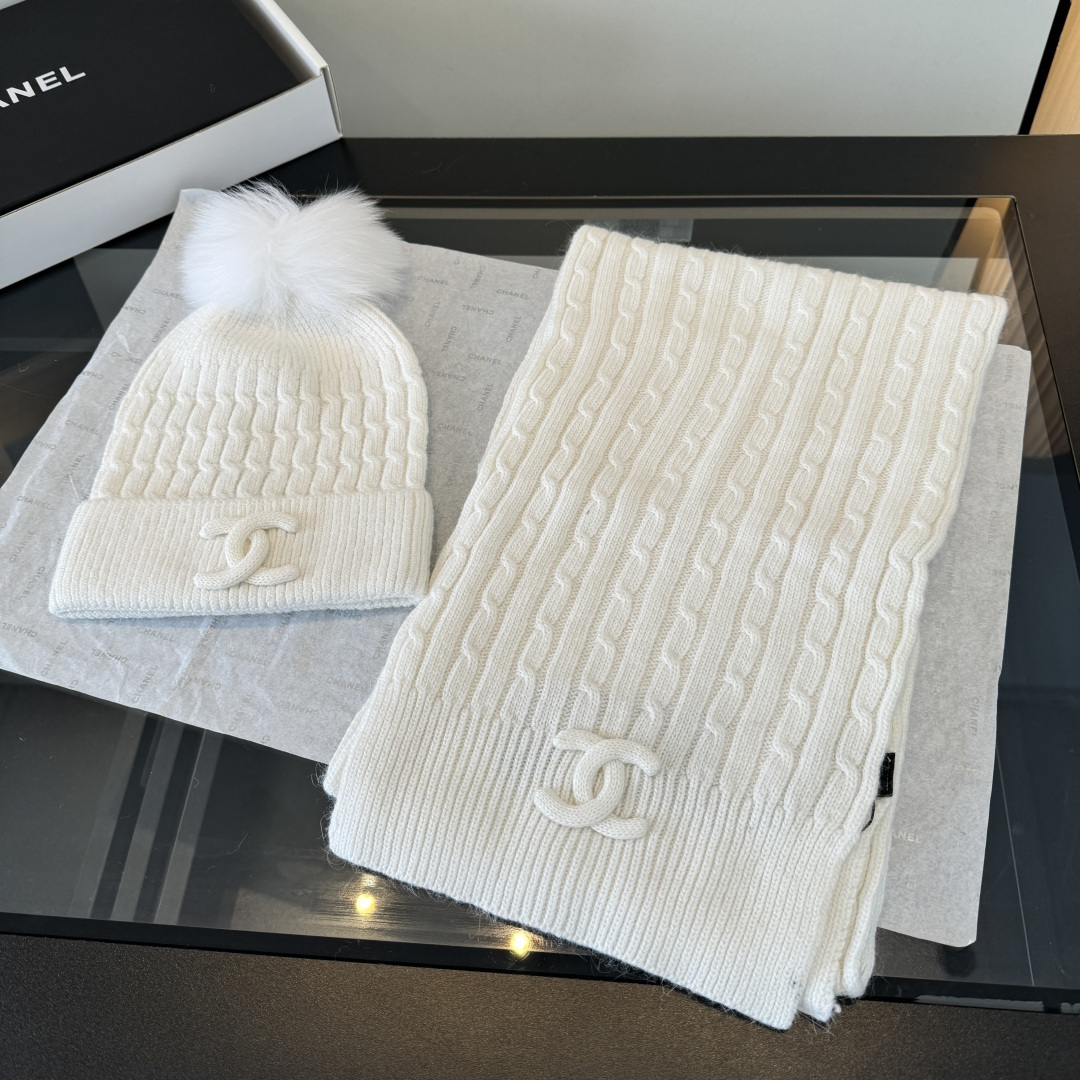 Chanel香奈儿套装秋冬款70%羊毛，30%兔毛 高品质定制！这款必定是极简主义的最爱 干净，利索，时尚百搭，绝对不挑