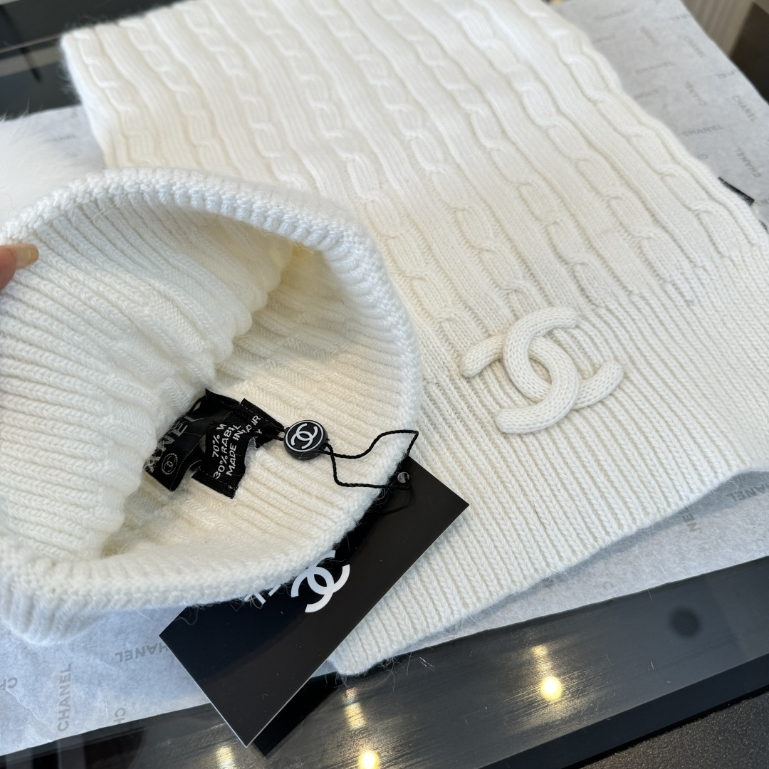 Chanel香奈儿套装秋冬款70%羊毛，30%兔毛 高品质定制！这款必定是极简主义的最爱 干净，利索，时尚百搭，绝对不挑