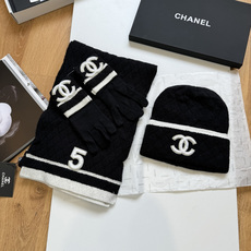 Chanel香奈儿三件套装秋冬款70%羊毛,30%兔毛 高品质定制!这款必定是极简主义的最爱 干净,利索,时尚百搭,绝对 Chanel香奈儿三件套装秋冬款70%羊毛,30%兔毛 高品质定制!这款必定是极简主义的最爱 干净,利索,时尚百搭,绝对