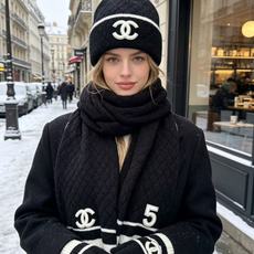 Chanel香奈儿三件套装秋冬款70%羊毛,30%兔毛 高品质定制!这款必定是极简主义的最爱 干净,利索,时尚百搭,绝对 Chanel香奈儿三件套装秋冬款70%羊毛,30%兔毛 高品质定制!这款必定是极简主义的最爱 干净,利索,时尚百搭,绝对