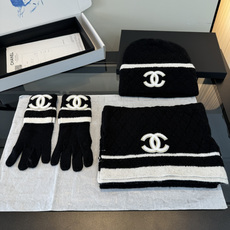 Chanel香奈儿三件套装秋冬款70%羊毛,30%兔毛 高品质定制!这款必定是极简主义的最爱 干净,利索,时尚百搭,绝对 Chanel香奈儿三件套装秋冬款70%羊毛,30%兔毛 高品质定制!这款必定是极简主义的最爱 干净,利索,时尚百搭,绝对