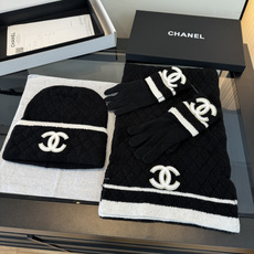 Chanel香奈儿三件套装秋冬款70%羊毛,30%兔毛 高品质定制!这款必定是极简主义的最爱 干净,利索,时尚百搭,绝对 Chanel香奈儿三件套装秋冬款70%羊毛,30%兔毛 高品质定制!这款必定是极简主义的最爱 干净,利索,时尚百搭,绝对