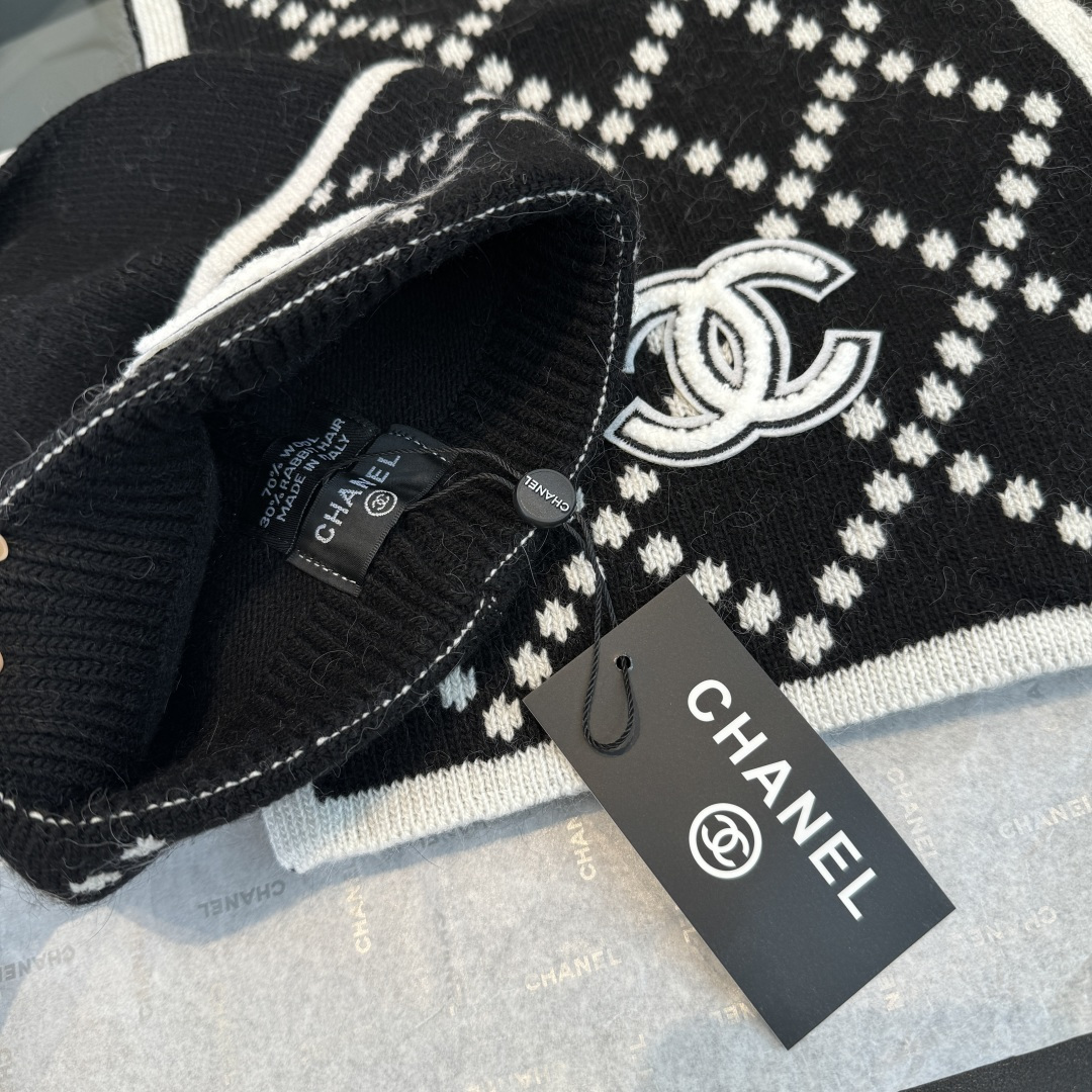 Chanel香奈儿套装秋冬款70%羊毛，30%兔毛 高品质定制！这款必定是极简主义的最爱 干净，利索，时尚百搭，绝对不挑