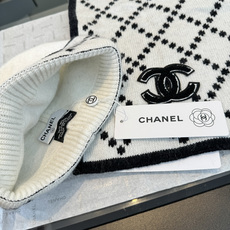 Chanel香奈儿套装秋冬款70%羊毛,30%兔毛 高品质定制!这款必定是极简主义的最爱 干净,利索,时尚百搭,绝对不挑 Chanel香奈儿套装秋冬款70%羊毛,30%兔毛 高品质定制!这款必定是极简主义的最爱 干净,利索,时尚百搭,绝对不挑