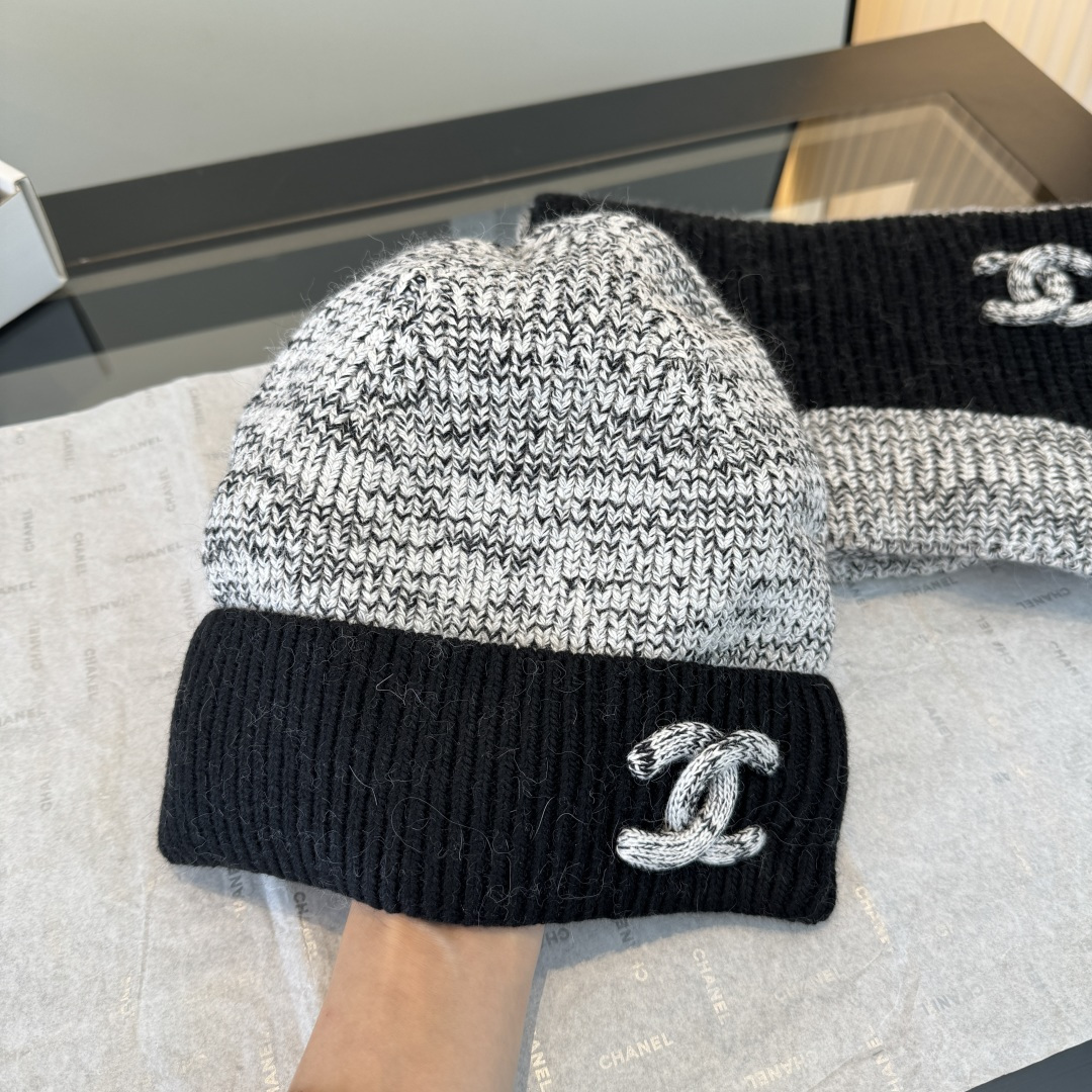 Chanel香奈儿套装秋冬款70%羊毛,30%兔毛 高品质定制!这款必定是极简主义的最爱 干净,利索,时尚百搭,绝对不挑 Chanel香奈儿套装秋冬款70%羊毛,30%兔毛 高品质定制!这款必定是极简主义的最爱 干净,利索,时尚百搭,绝对不挑