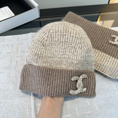 Chanel香奈儿套装秋冬款70%羊毛,30%兔毛 高品质定制!这款必定是极简主义的最爱 干净,利索,时尚百搭,绝对不挑 Chanel香奈儿套装秋冬款70%羊毛,30%兔毛 高品质定制!这款必定是极简主义的最爱 干净,利索,时尚百搭,绝对不挑