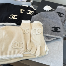 Chanel香奈儿三件套装秋冬款70%羊毛,30%兔毛 高品质定制!这款必定是极简主义的最爱 干净,利索,时尚百搭,绝对 Chanel香奈儿三件套装秋冬款70%羊毛,30%兔毛 高品质定制!这款必定是极简主义的最爱 干净,利索,时尚百搭,绝对