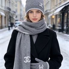 Chanel香奈儿三件套装秋冬款70%羊毛,30%兔毛 高品质定制!这款必定是极简主义的最爱 干净,利索,时尚百搭,绝对 Chanel香奈儿三件套装秋冬款70%羊毛,30%兔毛 高品质定制!这款必定是极简主义的最爱 干净,利索,时尚百搭,绝对