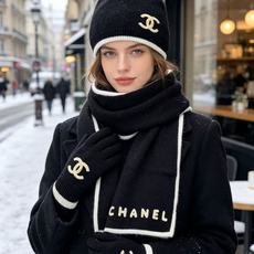 Chanel香奈儿三件套装秋冬款70%羊毛,30%兔毛 高品质定制!这款必定是极简主义的最爱 干净,利索,时尚百搭,绝对 Chanel香奈儿三件套装秋冬款70%羊毛,30%兔毛 高品质定制!这款必定是极简主义的最爱 干净,利索,时尚百搭,绝对