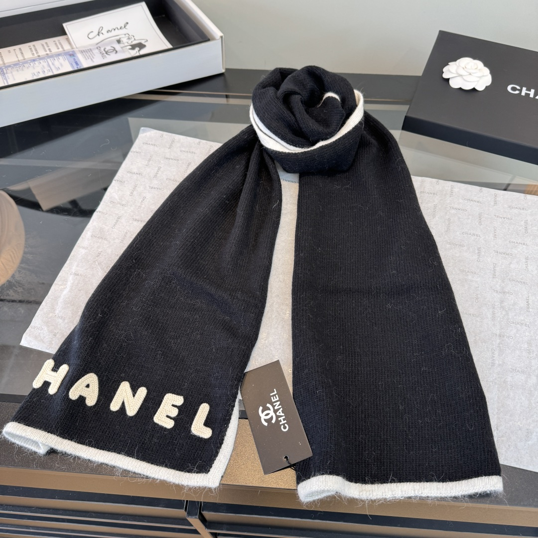 Chanel香奈儿三件套装秋冬款70%羊毛,30%兔毛 高品质定制!这款必定是极简主义的最爱 干净,利索,时尚百搭,绝对 Chanel香奈儿三件套装秋冬款70%羊毛,30%兔毛 高品质定制!这款必定是极简主义的最爱 干净,利索,时尚百搭,绝对