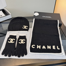 Chanel香奈儿三件套装秋冬款70%羊毛,30%兔毛 高品质定制!这款必定是极简主义的最爱 干净,利索,时尚百搭,绝对 Chanel香奈儿三件套装秋冬款70%羊毛,30%兔毛 高品质定制!这款必定是极简主义的最爱 干净,利索,时尚百搭,绝对