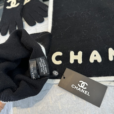 Chanel香奈儿三件套装秋冬款70%羊毛,30%兔毛 高品质定制!这款必定是极简主义的最爱 干净,利索,时尚百搭,绝对 Chanel香奈儿三件套装秋冬款70%羊毛,30%兔毛 高品质定制!这款必定是极简主义的最爱 干净,利索,时尚百搭,绝对