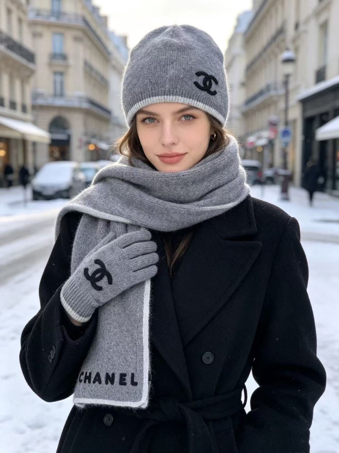 Chanel香奈儿三件套装秋冬款70%羊毛，30%兔毛 高品质定制！这款必定是极简主义的最爱 干净，利索，时尚百搭，绝对