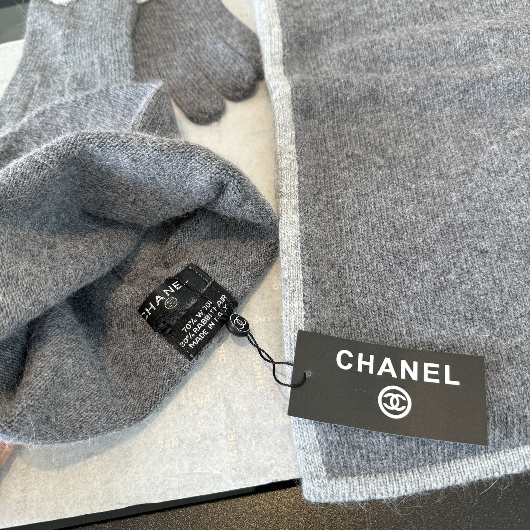 P  Chanel香奈儿三件套装秋冬款70%羊毛，30%兔毛 高品质定制！这款必定是极简主义的最爱 干净，利索，时尚百搭