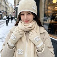 P Chanel香奈儿三件套装秋冬款70%羊毛,30%兔毛 高品质定制!这款必定是极简主义的最爱 干净,利索,时尚百搭 P Chanel香奈儿三件套装秋冬款70%羊毛,30%兔毛 高品质定制!这款必定是极简主义的最爱 干净,利索,时尚百搭