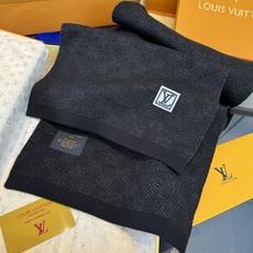 P Lv路易斯套装秋冬款 高品质定制!这款必定是极简主义的最爱 干净,利索,时尚百搭,绝对不挑脸型! 属于时尚经典的万 P Lv路易斯套装秋冬款 高品质定制!这款必定是极简主义的最爱 干净,利索,时尚百搭,绝对不挑脸型! 属于时尚经典的万