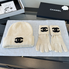 P Chanel香奈儿三件套装秋冬款70%羊毛,30%兔毛 高品质定制!这款必定是极简主义的最爱 干净,利索,时尚百搭 P Chanel香奈儿三件套装秋冬款70%羊毛,30%兔毛 高品质定制!这款必定是极简主义的最爱 干净,利索,时尚百搭