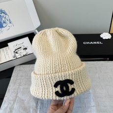 P Chanel香奈儿三件套装秋冬款70%羊毛,30%兔毛 高品质定制!这款必定是极简主义的最爱 干净,利索,时尚百搭 P Chanel香奈儿三件套装秋冬款70%羊毛,30%兔毛 高品质定制!这款必定是极简主义的最爱 干净,利索,时尚百搭