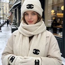 P Chanel香奈儿三件套装秋冬款70%羊毛,30%兔毛 高品质定制!这款必定是极简主义的最爱 干净,利索,时尚百搭 P Chanel香奈儿三件套装秋冬款70%羊毛,30%兔毛 高品质定制!这款必定是极简主义的最爱 干净,利索,时尚百搭