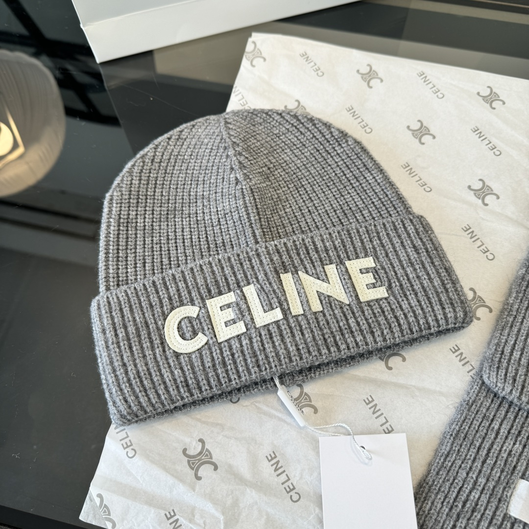 P  Celine赛琳新款套装秋冬款 高品质定制！这款必定是极简主义的最爱 干净，利索，时尚百搭，绝对不挑脸型！ 属于时