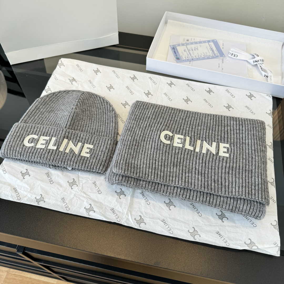 P  Celine赛琳新款套装秋冬款 高品质定制！这款必定是极简主义的最爱 干净，利索，时尚百搭，绝对不挑脸型！ 属于时