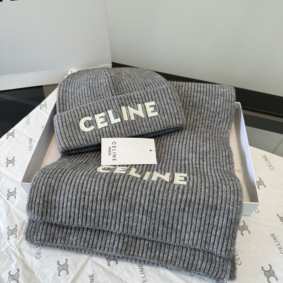 P  Celine赛琳新款套装秋冬款 高品质定制！这款必定是极简主义的最爱 干净，利索，时尚百搭，绝对不挑脸型！ 属于时