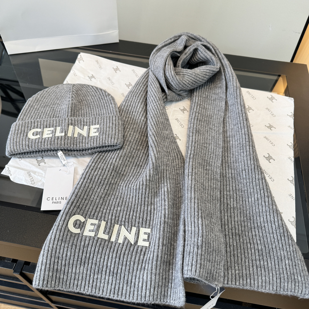 P  Celine赛琳新款套装秋冬款 高品质定制！这款必定是极简主义的最爱 干净，利索，时尚百搭，绝对不挑脸型！ 属于时
