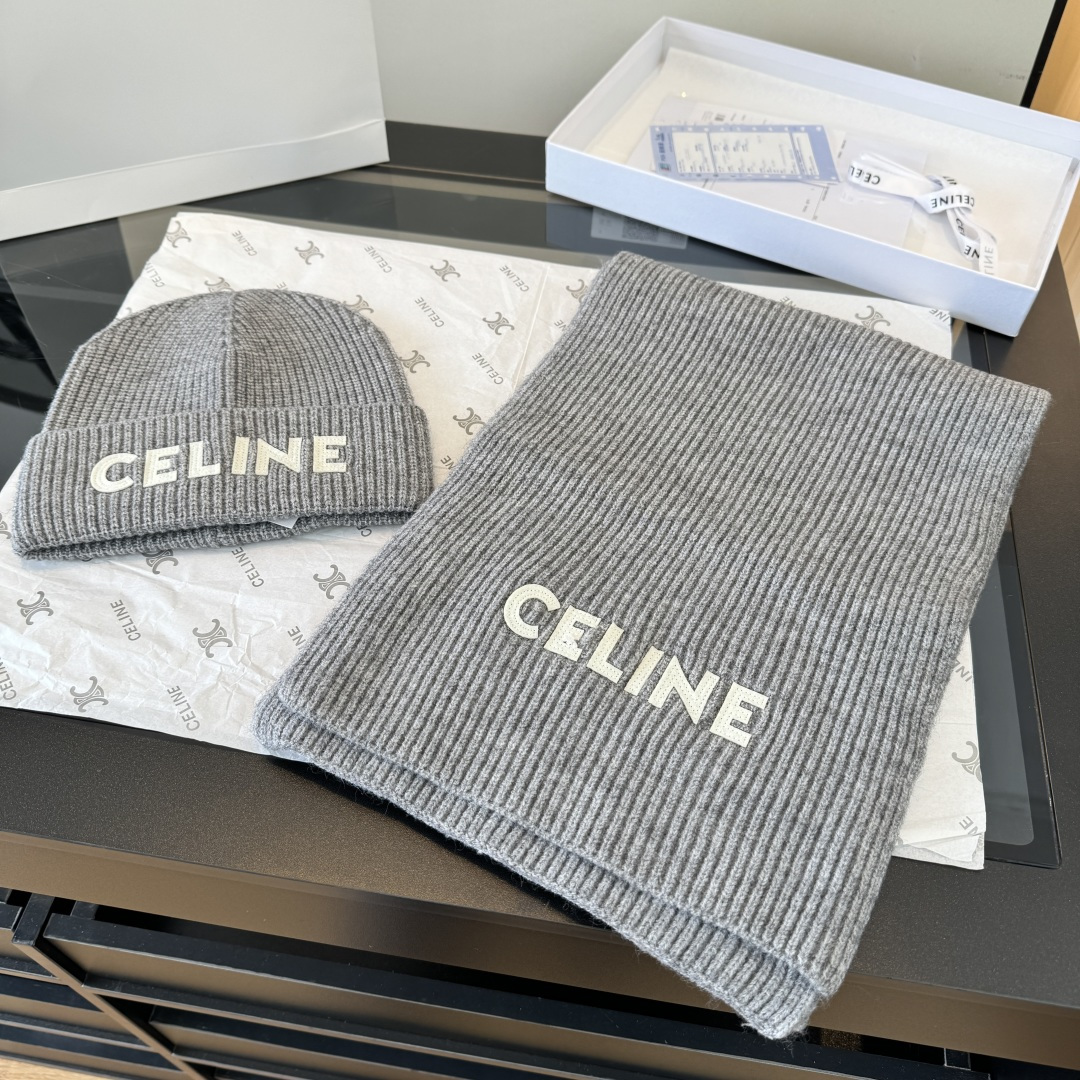 P  Celine赛琳新款套装秋冬款 高品质定制！这款必定是极简主义的最爱 干净，利索，时尚百搭，绝对不挑脸型！ 属于时