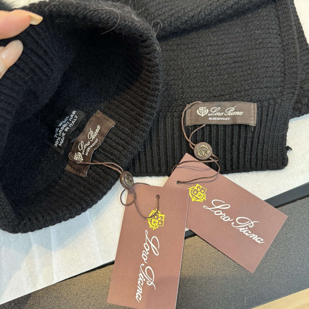 P  LP新款套装秋冬款70%羊毛，30%兔毛 高品质定制！这款必定是极简主义的最爱 干净，利索，时尚百搭，绝对不挑脸型