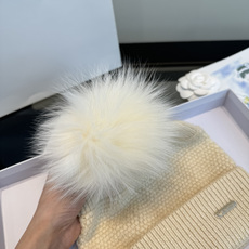 P LP新款套装秋冬款70%羊毛,30%兔毛 高品质定制!这款必定是极简主义的最爱 干净,利索,时尚百搭,绝对不挑脸型 P LP新款套装秋冬款70%羊毛,30%兔毛 高品质定制!这款必定是极简主义的最爱 干净,利索,时尚百搭,绝对不挑脸型