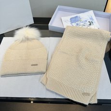 P LP新款套装秋冬款70%羊毛,30%兔毛 高品质定制!这款必定是极简主义的最爱 干净,利索,时尚百搭,绝对不挑脸型 P LP新款套装秋冬款70%羊毛,30%兔毛 高品质定制!这款必定是极简主义的最爱 干净,利索,时尚百搭,绝对不挑脸型