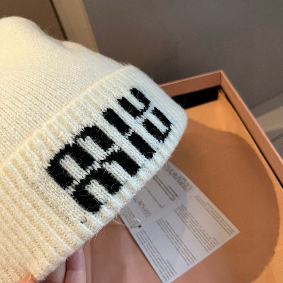 miumiu缪缪专柜新款针织毛线帽