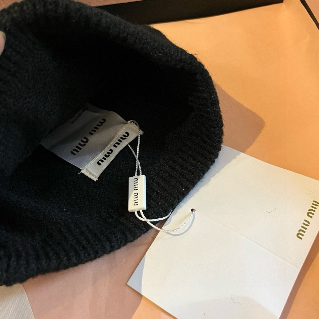 miumiu缪缪专柜新款针织毛线帽