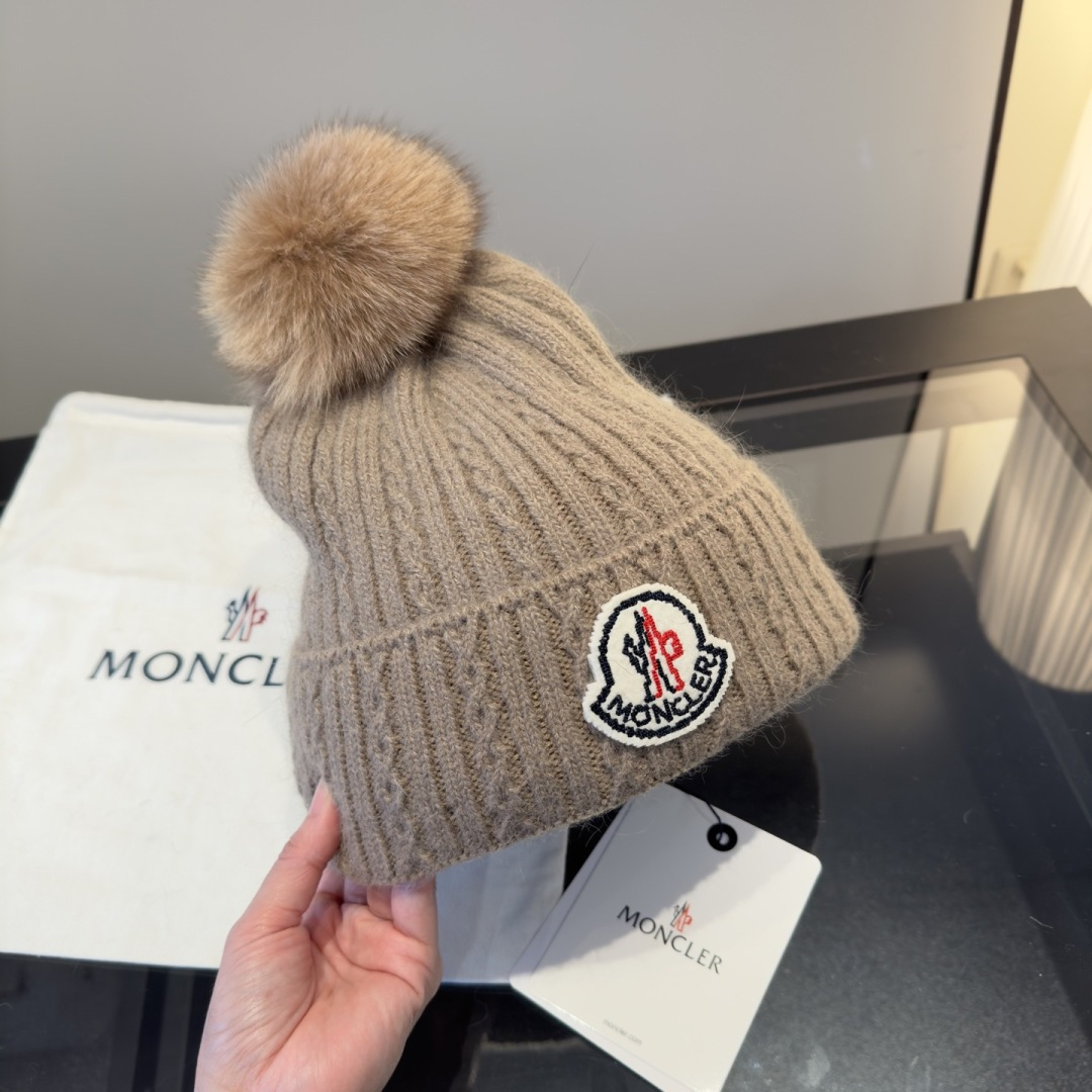 蒙口针织帽MONCLER毛线帽👍质量非常柔软舒服，保暖又时尚，简约大气，百搭款！