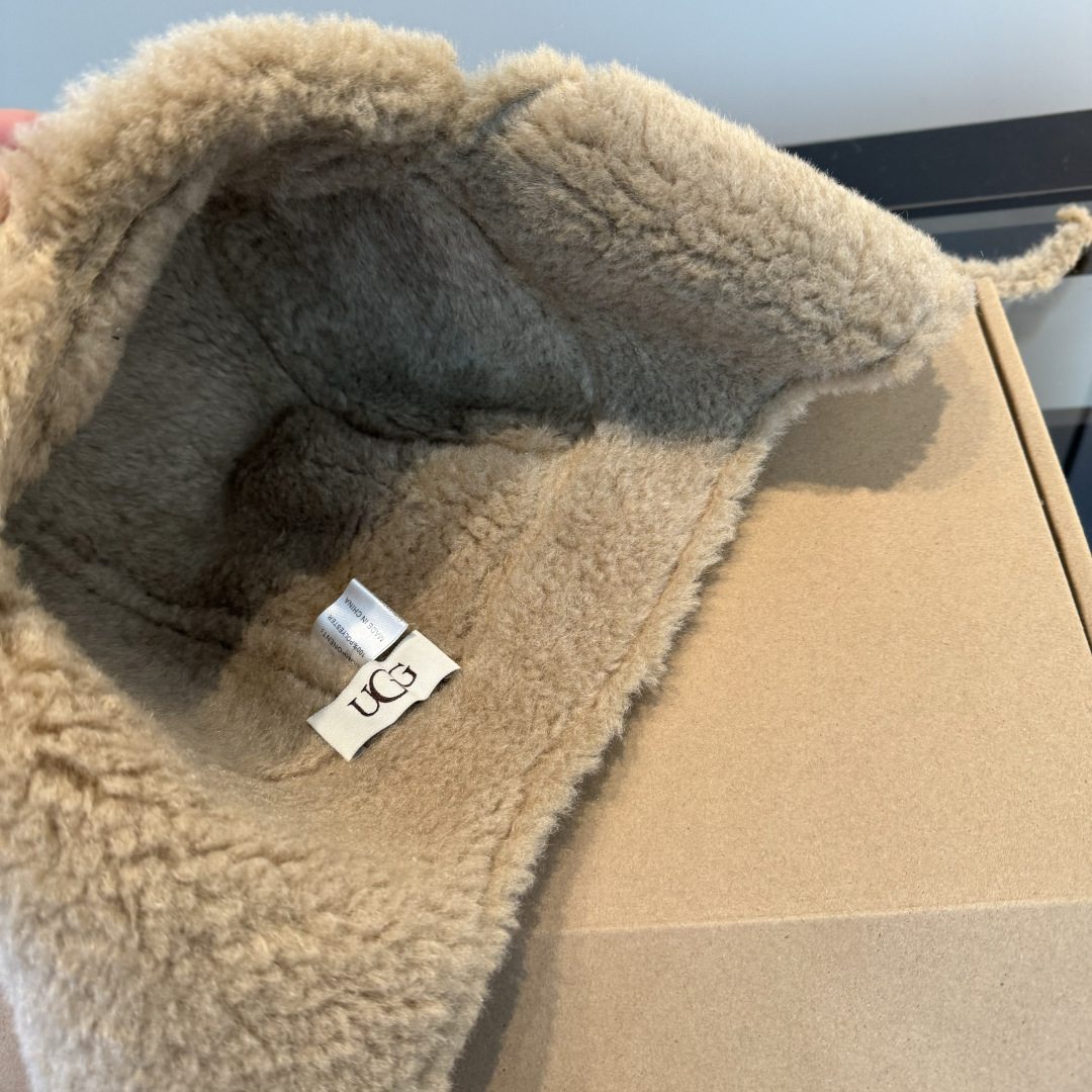 Ugg新款护耳帽，内里加绒，轻盈舒适，秋冬必备单品