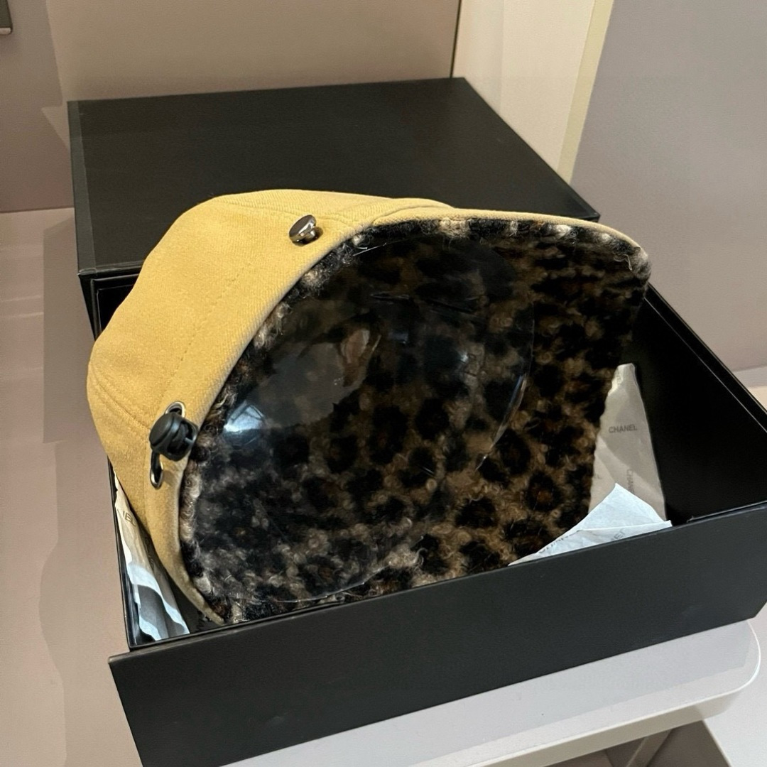 Prada普拉达新款鸭舌帽，毛呢帽，双面可用，头围57cm 可调节