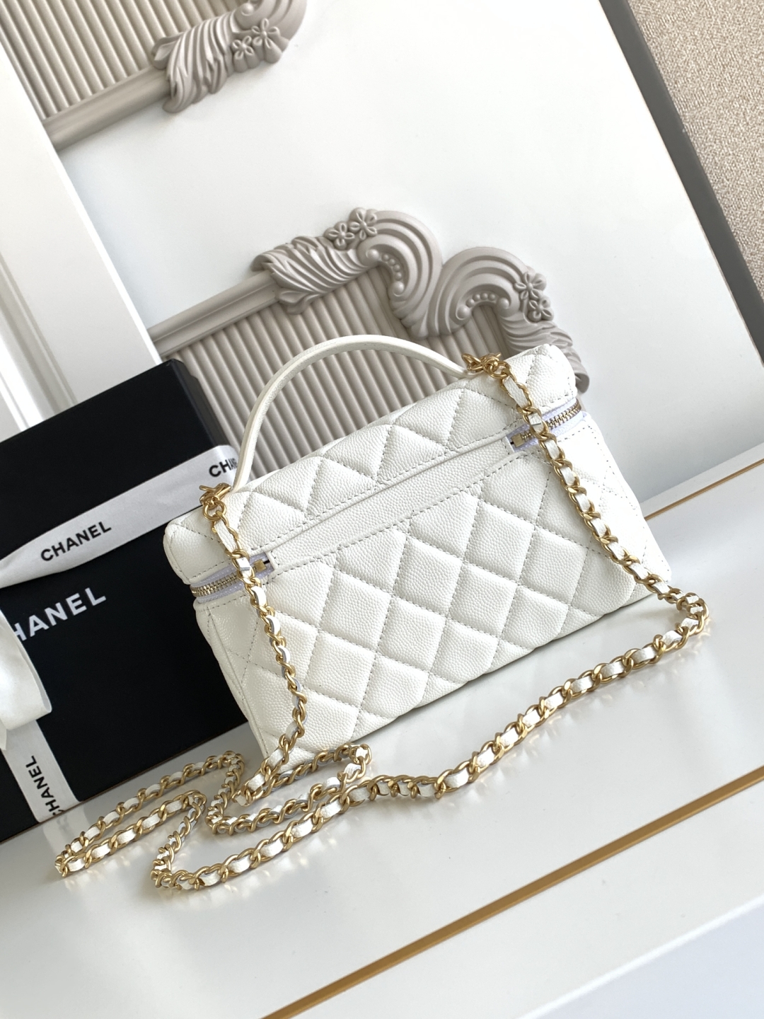 [Chanel Women