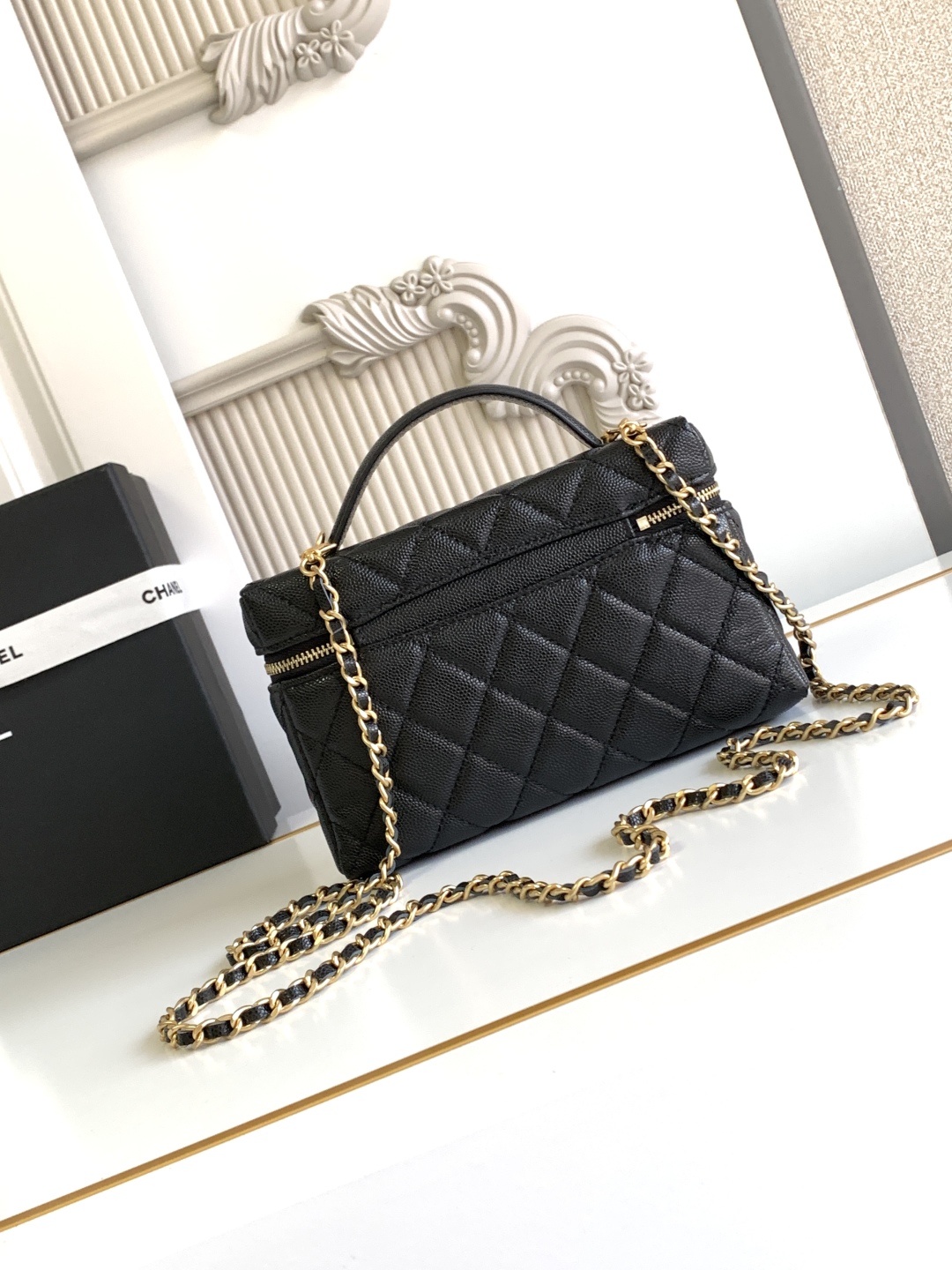 [Chanel Women