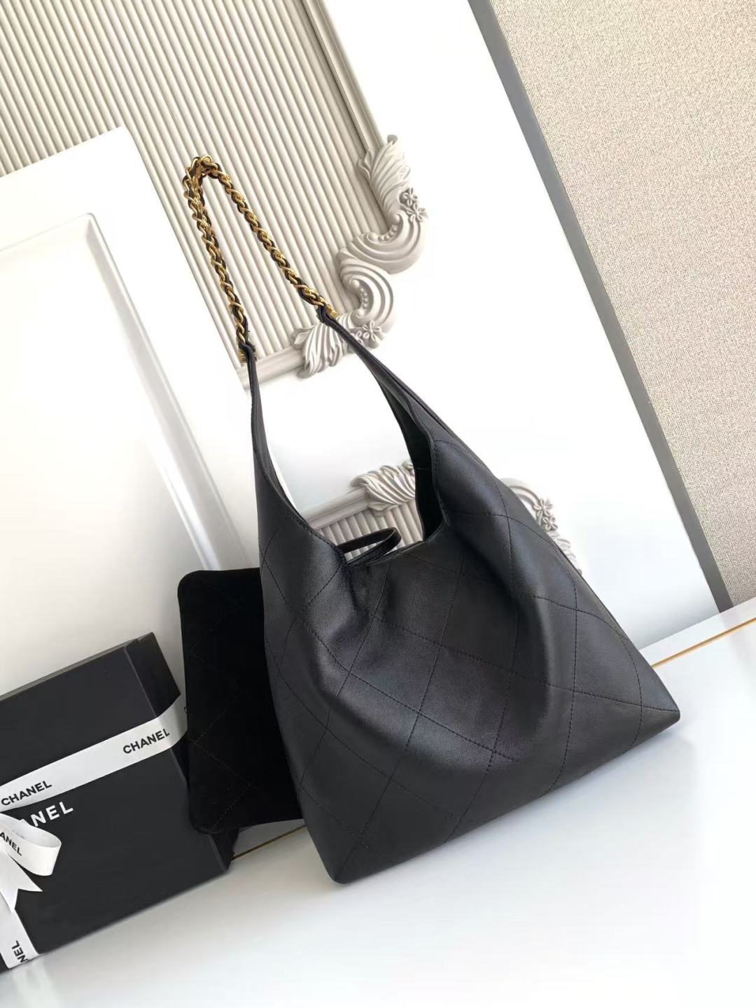 [Chanel Women