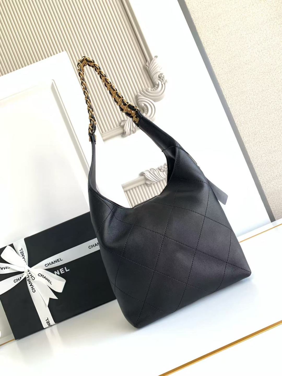 [Chanel Women