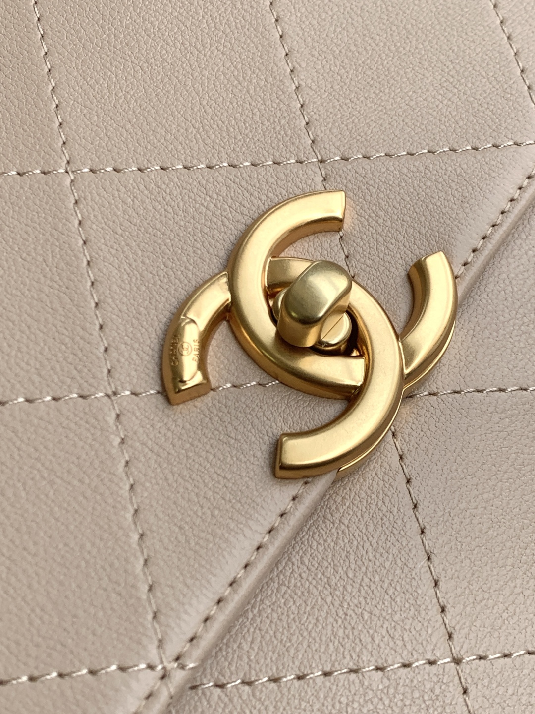Chanel 25S白金公文口盖包太帅了吧 口盖包太有气场啦有点像公文包哈哈哈、可手提着满满的