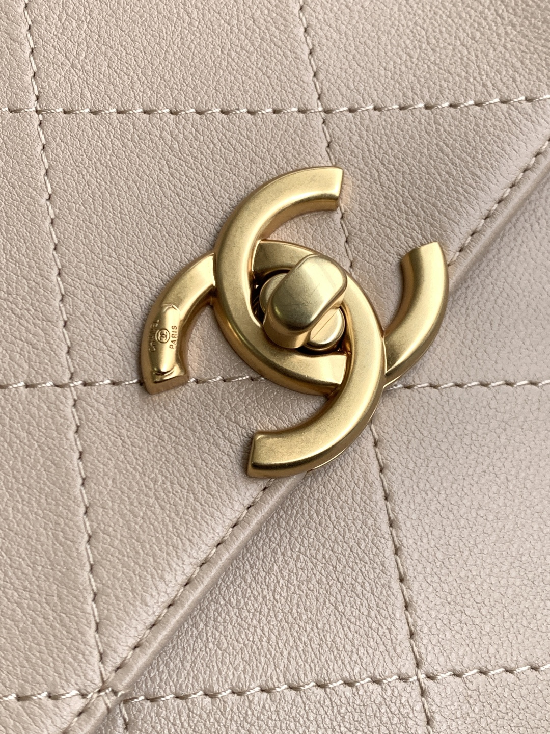 Chanel 25S白金公文口盖包太帅了吧 口盖包太有气场啦有点像公文包哈哈哈、可手提着满满的
