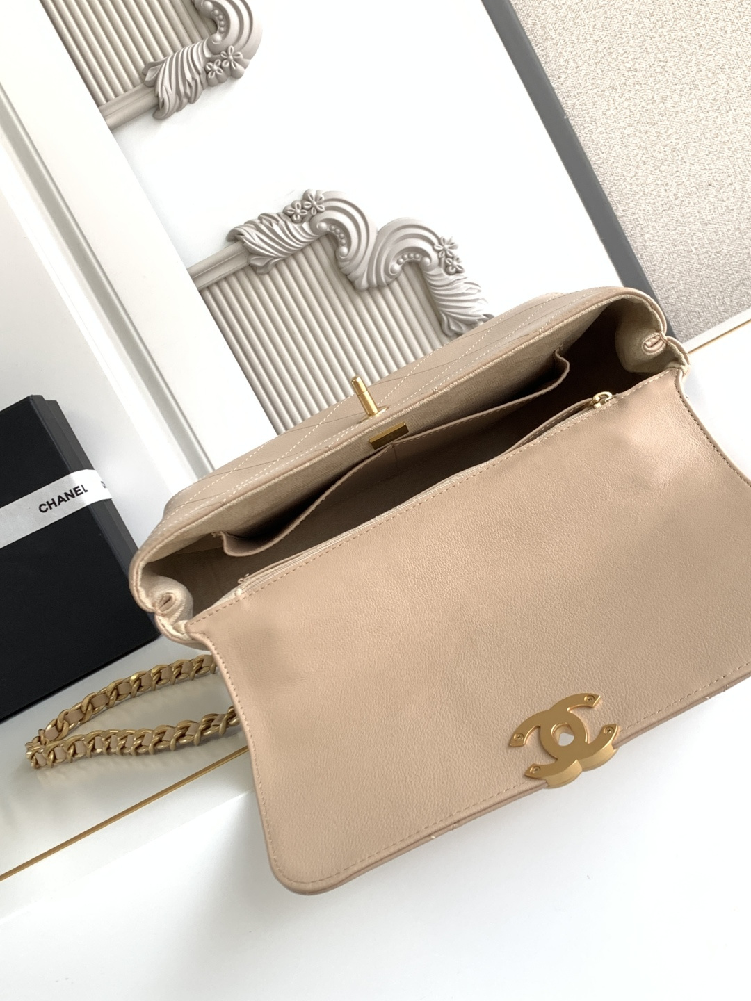 Chanel 25S白金公文口盖包太帅了吧 口盖包太有气场啦有点像公文包哈哈哈、可手提着满满的