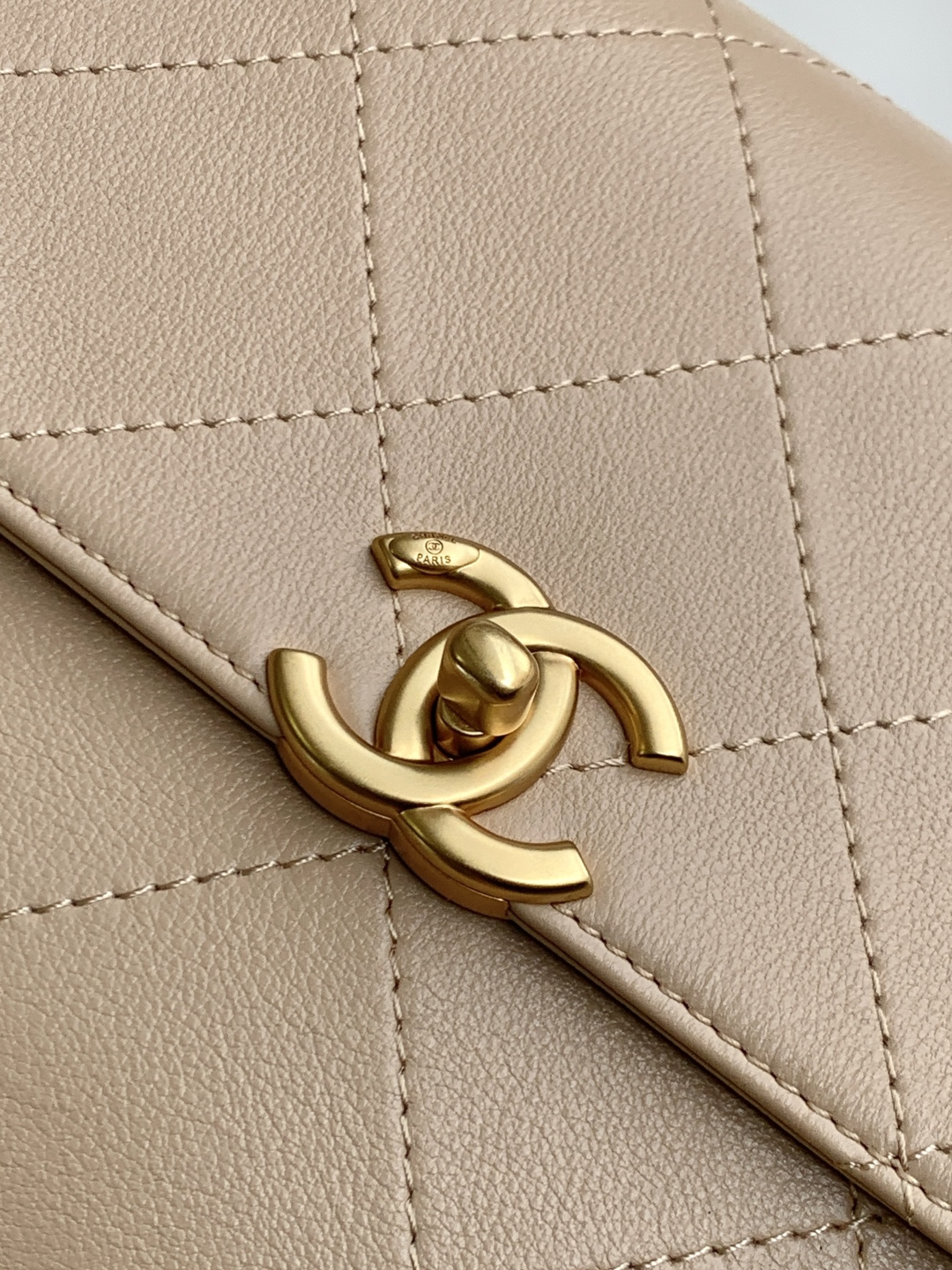 Chanel 25S白金公文口盖包太帅了吧 口盖包太有气场啦有点像公文包哈哈哈、可手提着满满的