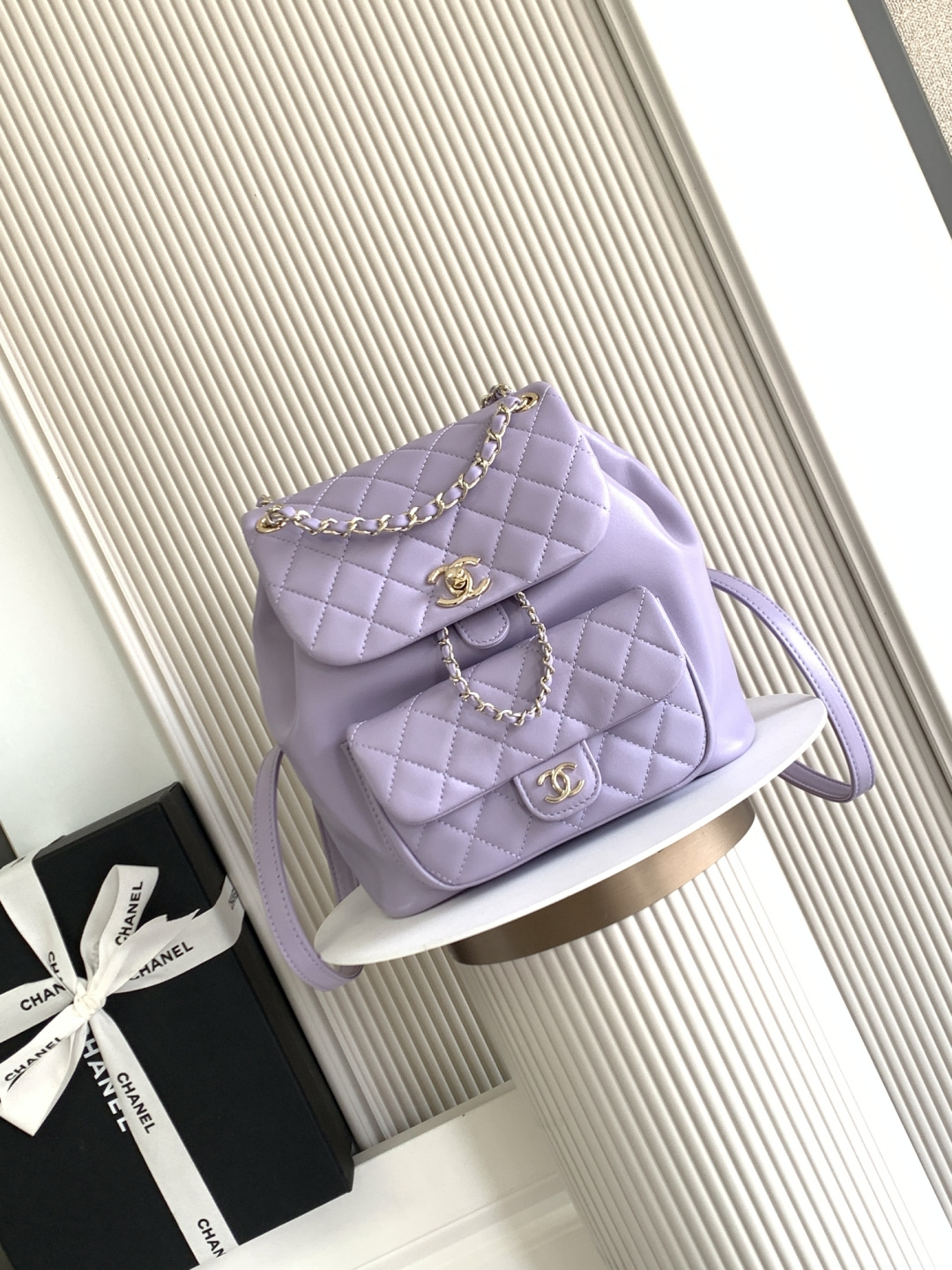 NO:387582,CHEANL AS 22C Early Spring Duma Sheepskin Large Double Backpack [Happy] ZP 41100 Buy 22C Brand new dumaylp Large Backpack [Smile] Although it is a large size, the actual product is not big at all [Color] [Color] Super practical!  Large capacity [strong][strong] Exclusive original sheepskin!  Exclusive sheepskin [celebration] [celebration] Genuine 24K all-steel champagne hardware Size 22x25x18cm, Chanel, chanel, loro piana, backpacks, sheepskin19860909CHEANL AS 22C 早春Duma羊皮大号双背包[愉快]ZP 41100购入22C 全新dumaylp大号背包[微笑]虽然说是大号,但实物一点都不大哦[色][色]超级实用！容量很大[强][强]独家原厂羊皮！独家羊皮[庆祝][庆祝]正品24K全钢香槟色五金 尺寸22x25x18cm,香奈儿,chanel,loro piana,backpacks,sheepskin,Bag