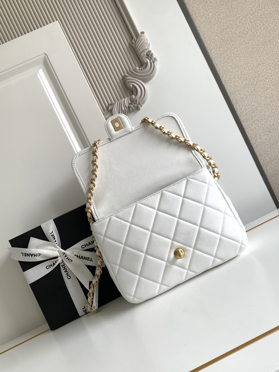 Chanel 19 Flap Bag, White Grained Calfskin & Gold-Tone Metal, 18 x 24 x 6 cm 8 cmp a1752391414477 5781